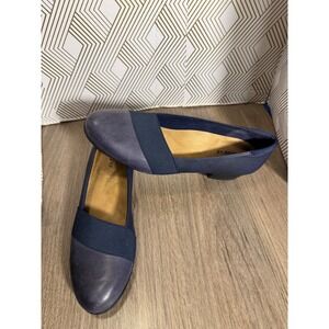 Trotters Navy Blue Leather Snakeskin Embossed Low Block Heel flats 9N T1862-400